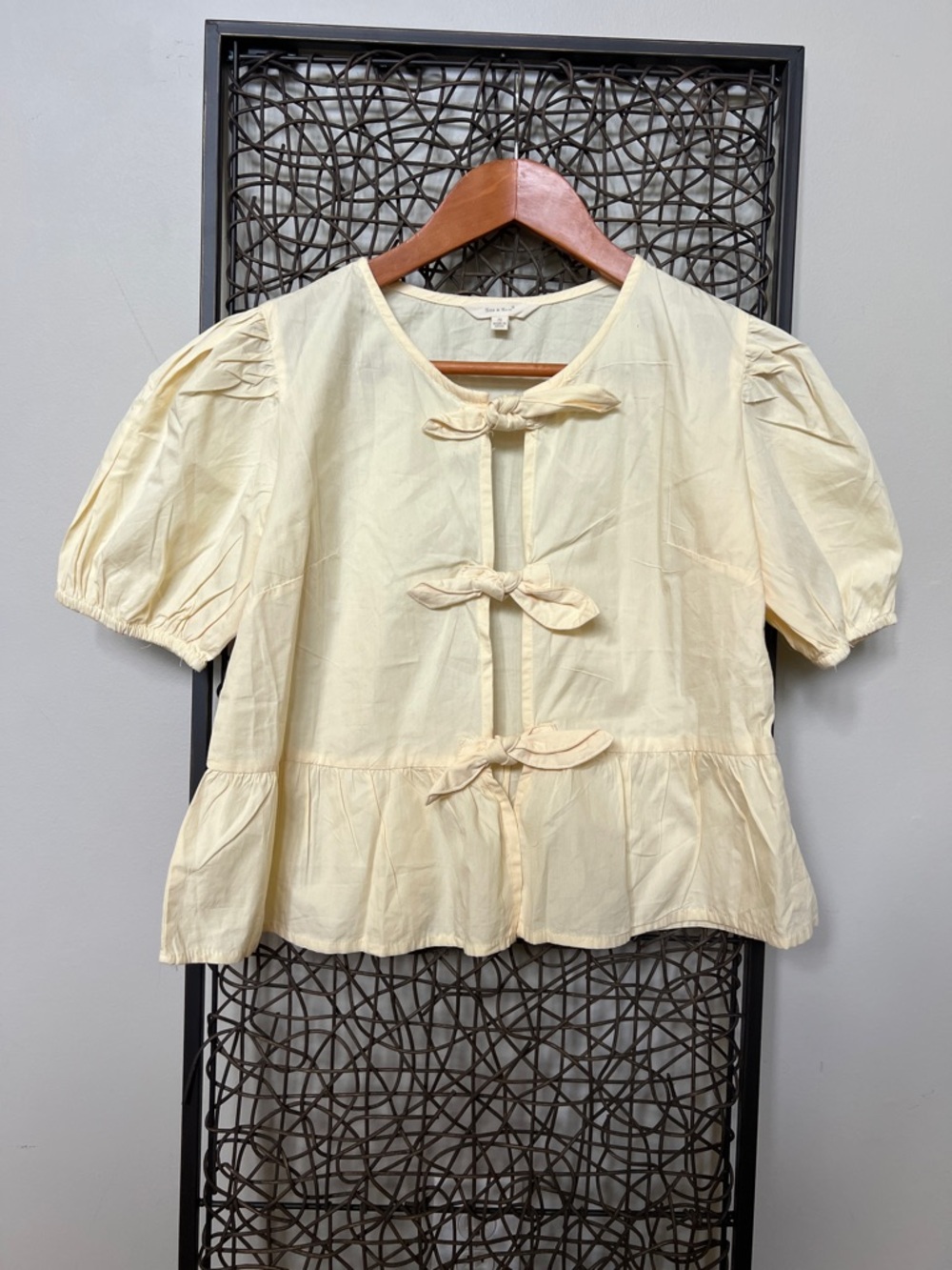 Sim & Sam Bow Front Butter Lemon Yellow Puff Sleeve Peplum Blouse 100% Cotton S